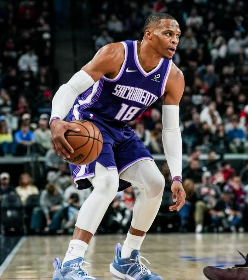 欧冠官网入口-时隔7年梦回巅峰，威少26+6+6记三分，国王轻取奇才豪取四连胜