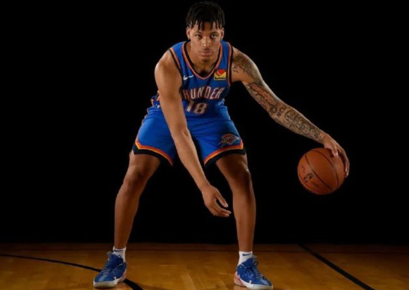 欧冠官方平台-正式签约雷霆悍将！CBA引援激烈，首秀就是德比大战