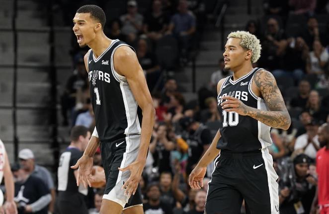 欧冠官网-火箭三喜临门！乌度卡+双前锋获最佳提名，申京无缘，马刺大赢家