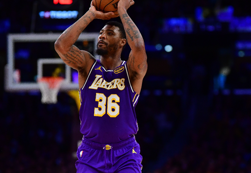 欧冠官方平台-湖人110-101战胜鹈鹕 球员评价：4人优秀，3人及格，2人低迷