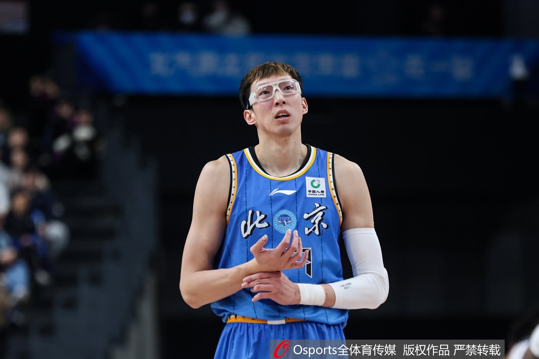 欧冠app下载入口-这场打得像外援！周琦终结十分高效 砍下23分13板&amp;抢到7前场板